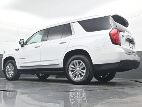 Used 2024 GMC Yukon SLT w/ SLT Luxury Package AWD/4WD image 28