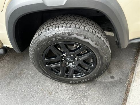 Used 2024 Chevrolet Colorado Trail Boss w/ Technology Package AWD/4WD image 14