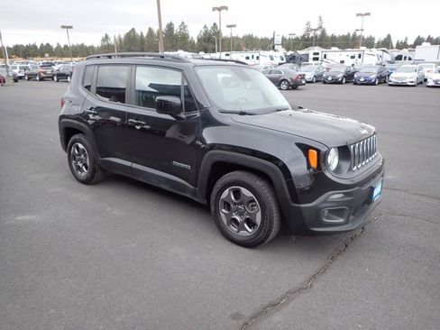 Used 2016 Jeep Renegade Latitude FWD image 7