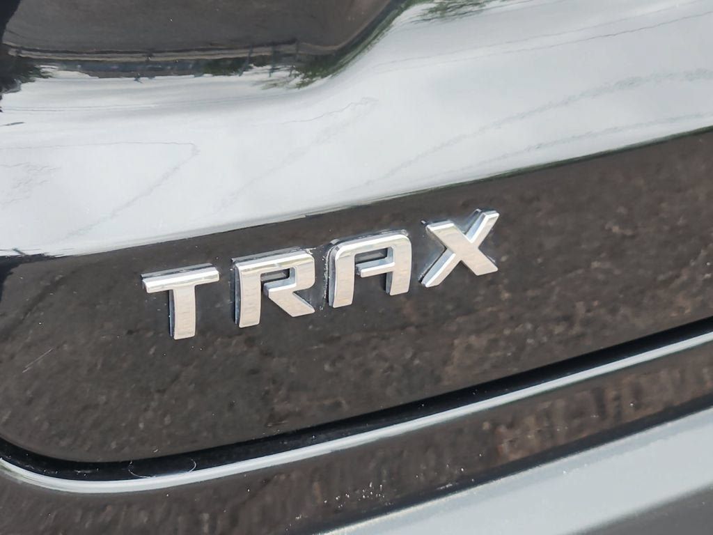 Certified 2025 Chevrolet Trax LT w/ LT Convenience Package FWD image 16