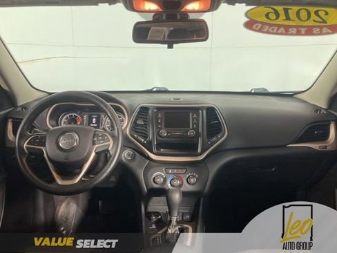 Used 2016 Jeep Cherokee Sport AWD/4WD image 18
