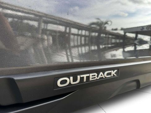 Used 2018 Subaru Outback 2.5i Limited image 14