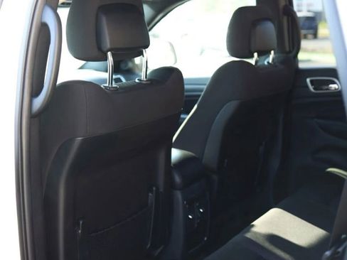 Used 2020 Jeep Grand Cherokee Laredo image 28