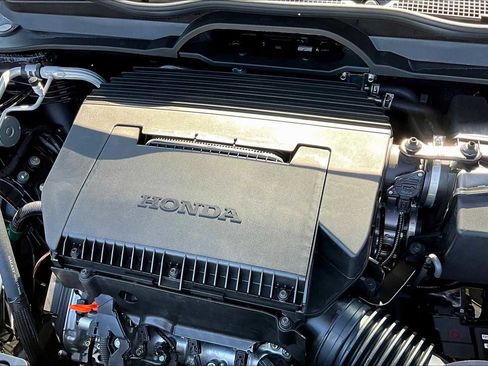 New 2025 Honda Pilot Touring image 17