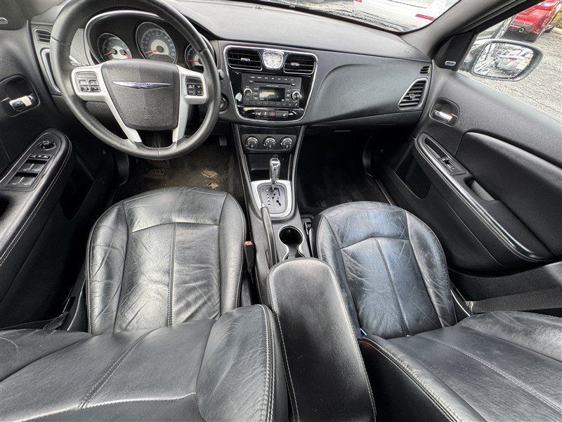 Used 2013 Chrysler 200 Limited FWD image 10