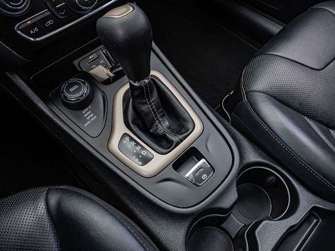 Used 2016 Jeep Cherokee Limited w/ Luxury Group image 27