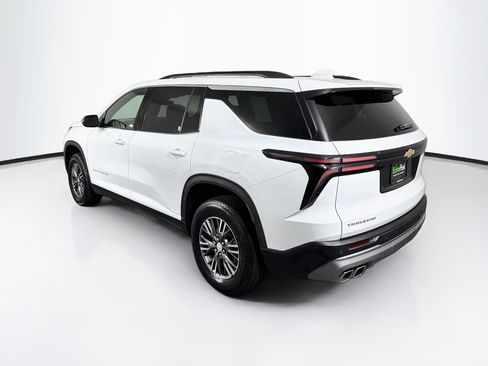 Used 2025 Chevrolet Traverse LT FWD image 5