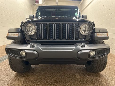 Used 2024 Jeep Gladiator Sport image 6