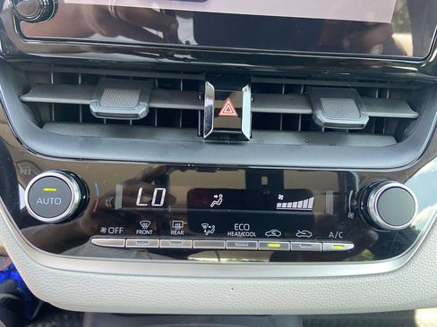 Used 2025 Toyota Corolla LE FWD image 23