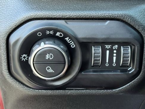 Used 2021 Jeep Gladiator Sport image 25