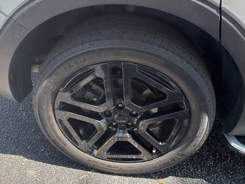 Used 2025 Kia Telluride EX X-Line AWD/4WD image 18