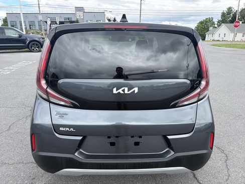 Used 2024 Kia Soul LX w/ Option Group 015 FWD image 4