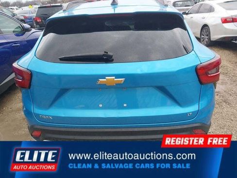 Used 2025 Chevrolet Trax LT w/ LT Convenience Package FWD image 32