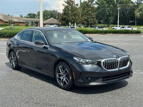 Used 2026 BMW 530i w/ Premium Package RWD image 7