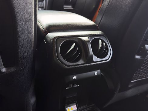 Used 2021 Jeep Wrangler Unlimited Rubicon image 29