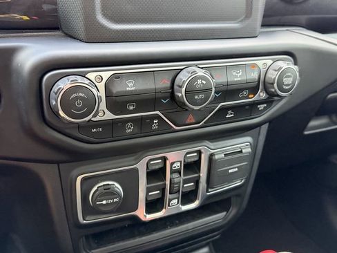Used 2020 Jeep Gladiator Sport image 23