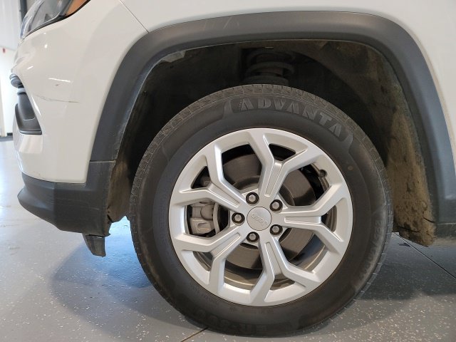 Used 2024 Jeep Compass Latitude AWD/4WD image 11