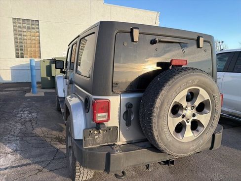 Used 2018 Jeep Wrangler Unlimited Sahara image 16