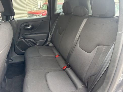 Used 2023 Jeep Renegade Latitude image 10