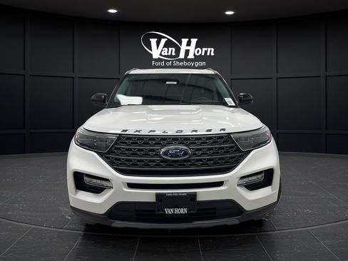 Used 2023 Ford Explorer XLT w/ Equipment Group 202A AWD/4WD image 2