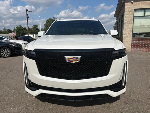 Used 2022 Cadillac Escalade Sport Platinum AWD/4WD image 2