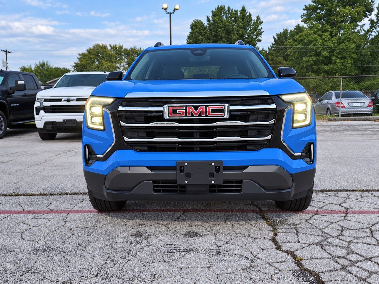 Used 2025 GMC Terrain Elevation w/ Elevation Premium Package FWD image 2