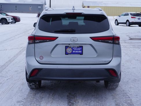 Used 2021 Toyota Highlander Limited image 4