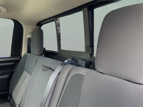 Used 2024 Nissan Titan SV w/ SV Convenience Package image 9