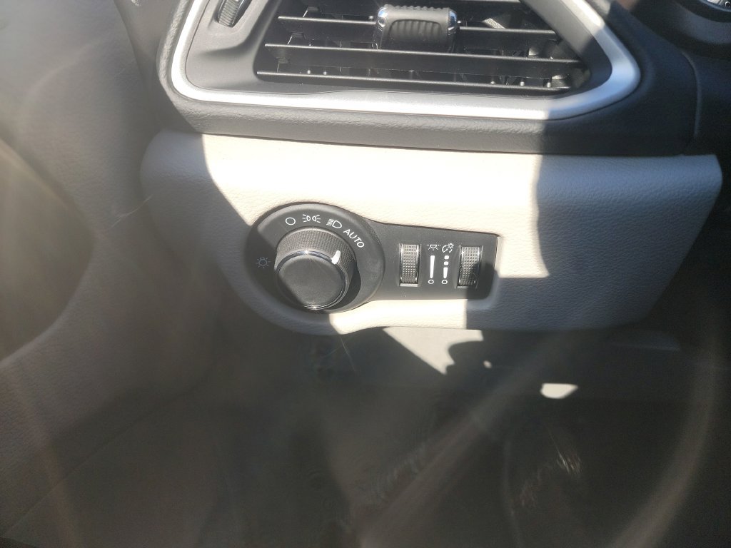 Used 2021 Chrysler Voyager LX FWD image 35