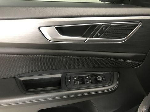 Used 2024 Volkswagen Atlas Cross Sport SE image 9