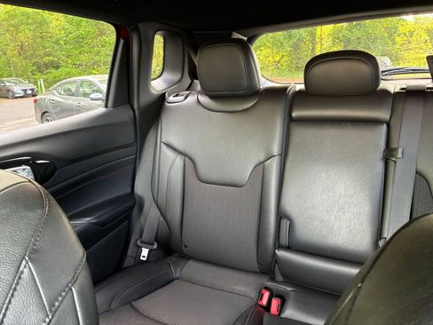Used 2025 Jeep Compass Trailhawk AWD/4WD image 39