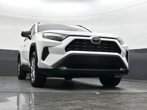 Used 2020 Toyota RAV4 LE image 28