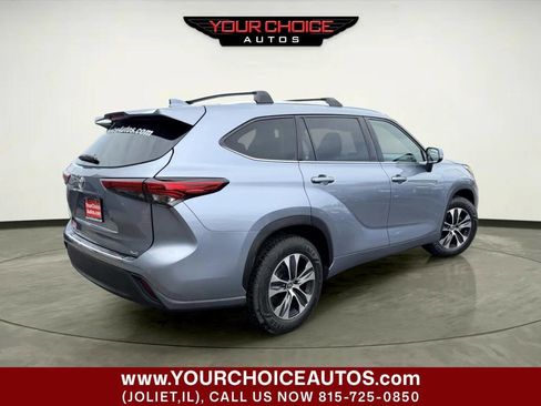 Used 2020 Toyota Highlander XLE FWD image 12