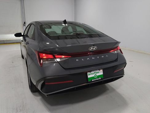 Used 2025 Hyundai Elantra SE FWD image 6