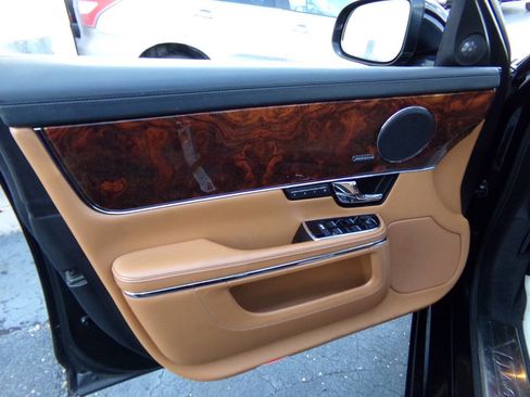 Used 2013 Jaguar XJ AWD image 15