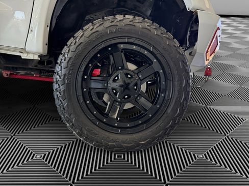 Used 2017 Toyota Tundra SR5 w/ SR5 Upgrade Package image 10