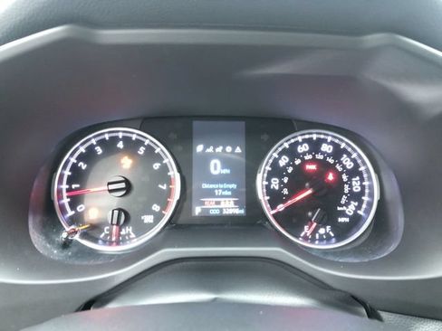 Used 2022 Toyota RAV4 XLE AWD/4WD image 16
