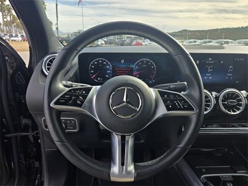 Used 2025 Mercedes-Benz GLA 250 4MATIC image 23
