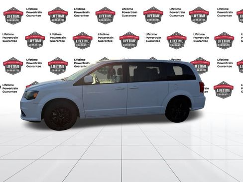 Used 2019 Dodge Grand Caravan GT image 2