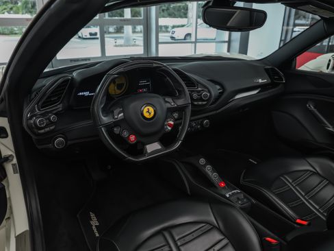 Used 2018 Ferrari 488 Spider RWD image 9