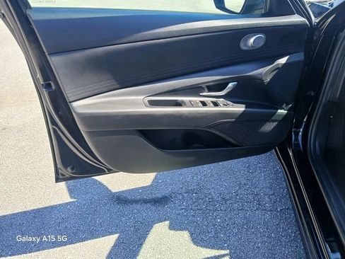 Used 2022 Hyundai Elantra SEL image 10