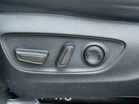 Used 2022 Toyota Highlander XLE FWD image 26