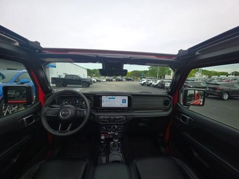 Used 2024 Jeep Wrangler Unlimited Rubicon 4xe AWD/4WD image 17