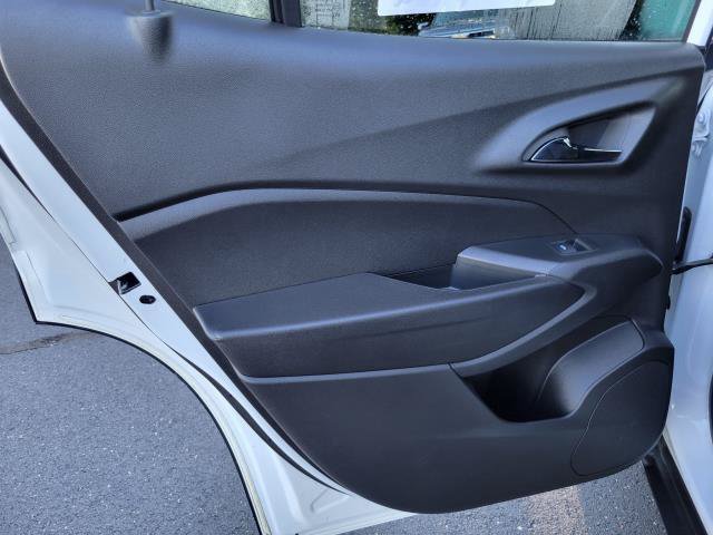 Used 2025 Chevrolet Trax RS w/ Driver Confidence Package FWD image 28