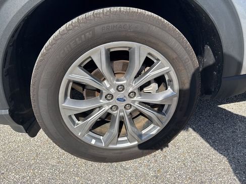 Used 2023 Ford Explorer Limited image 12