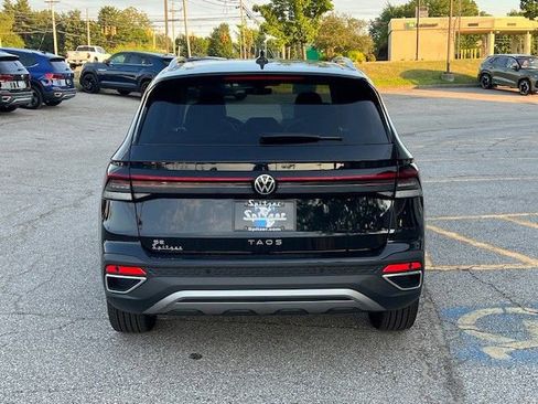 New 2025 Volkswagen Taos SE image 5