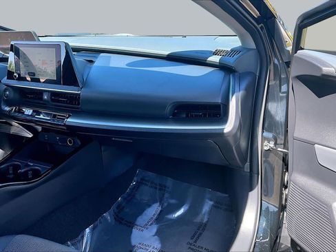 Certified 2025 Toyota Prius LE FWD image 18