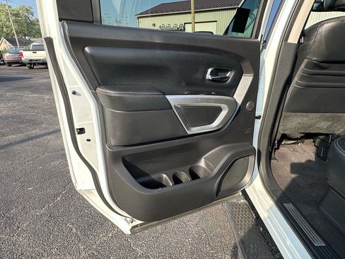 Used 2017 Nissan Titan SL image 21