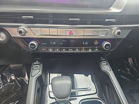 Used 2025 Kia Telluride S FWD image 19