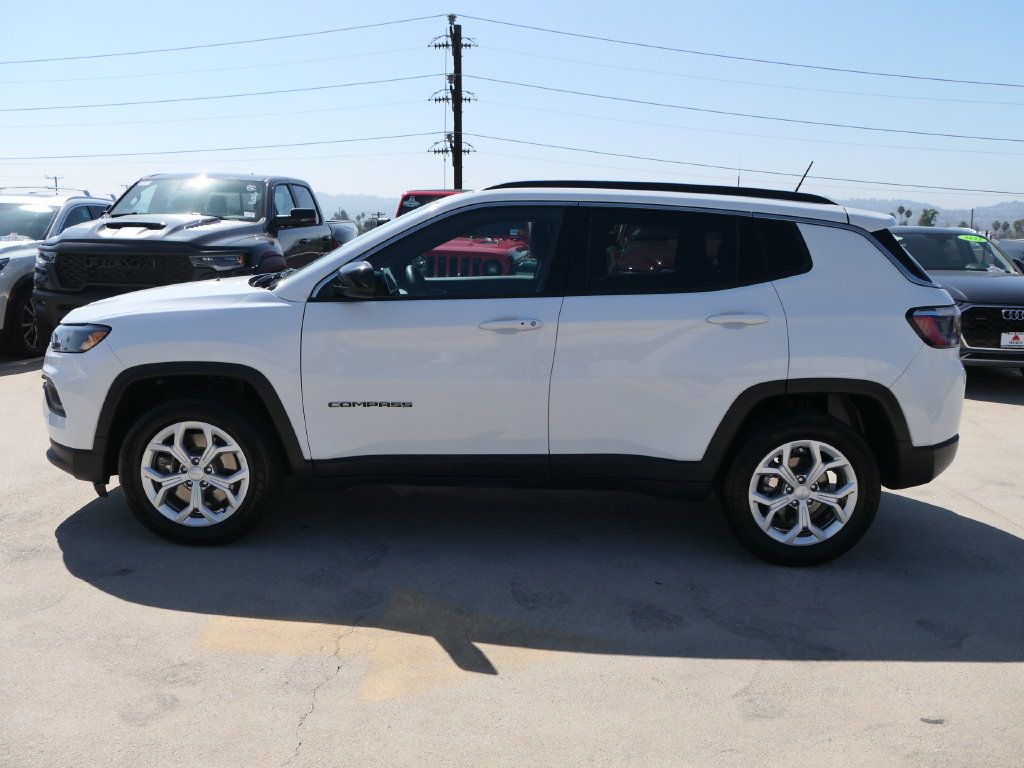Used 2024 Jeep Compass Latitude AWD/4WD image 5